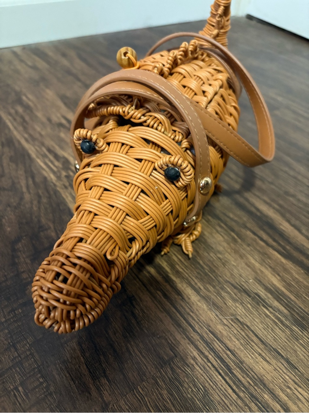 Tommy Bahama Woven Tan Rattan Alligator Handbag - Picture 2 of 3